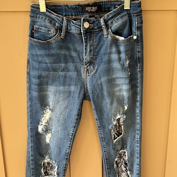 Judy Blue 7/28 Snake Print Patches Distressed Skinny Jeans - Picture 3 of 9